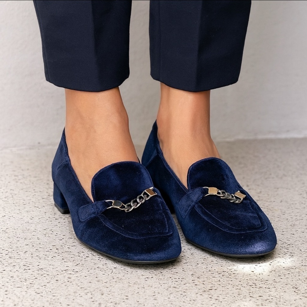 Blue velvet loafer shoes 8
